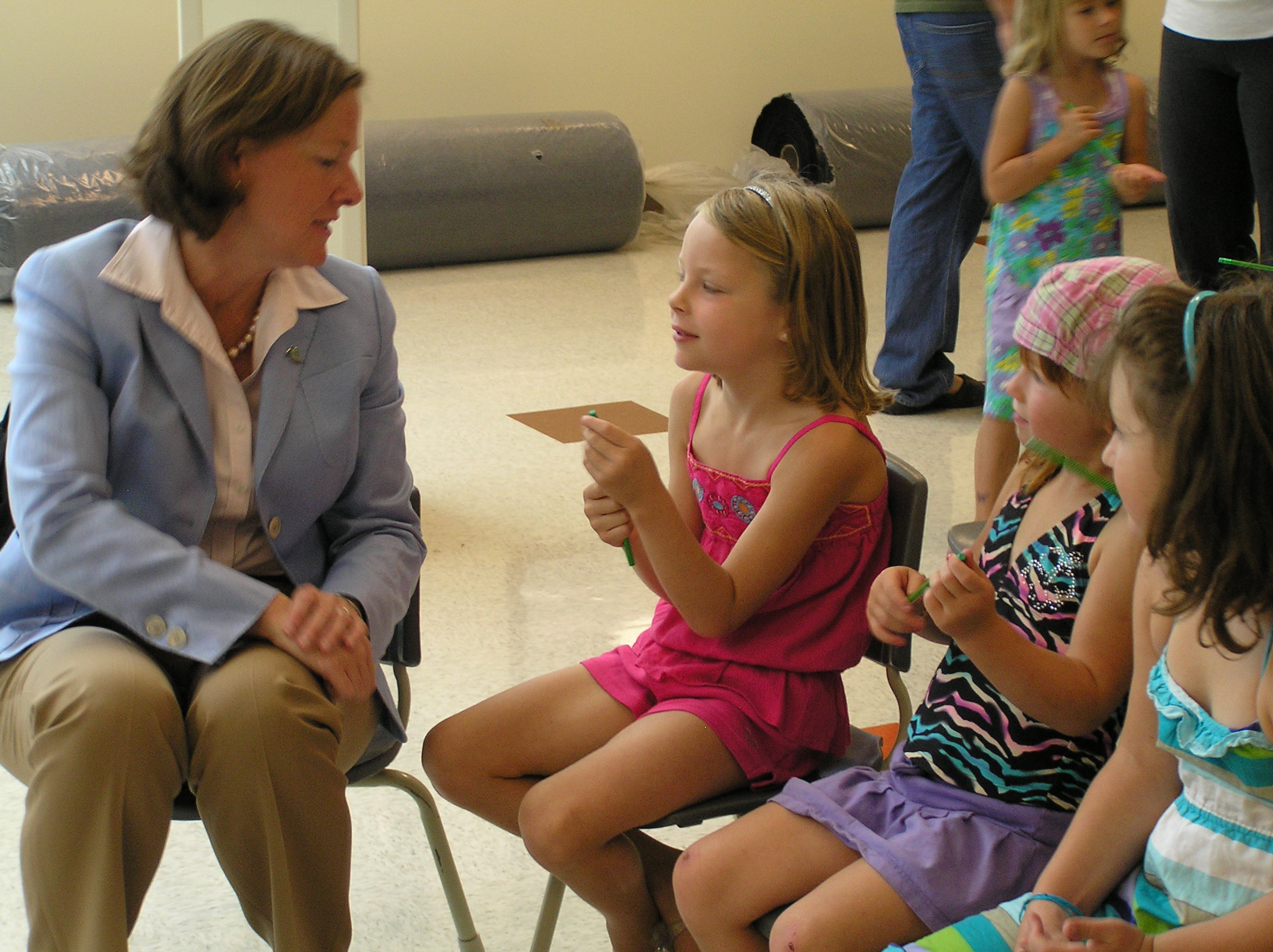 Premier sits with kids