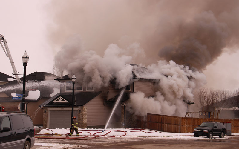 House-fire-in-Rainbow-Falls