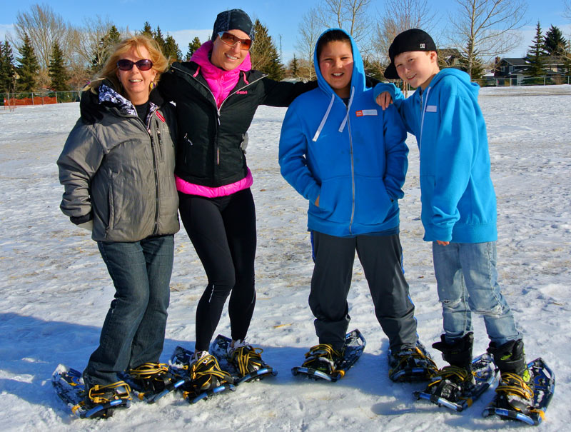 family-Snowshoe