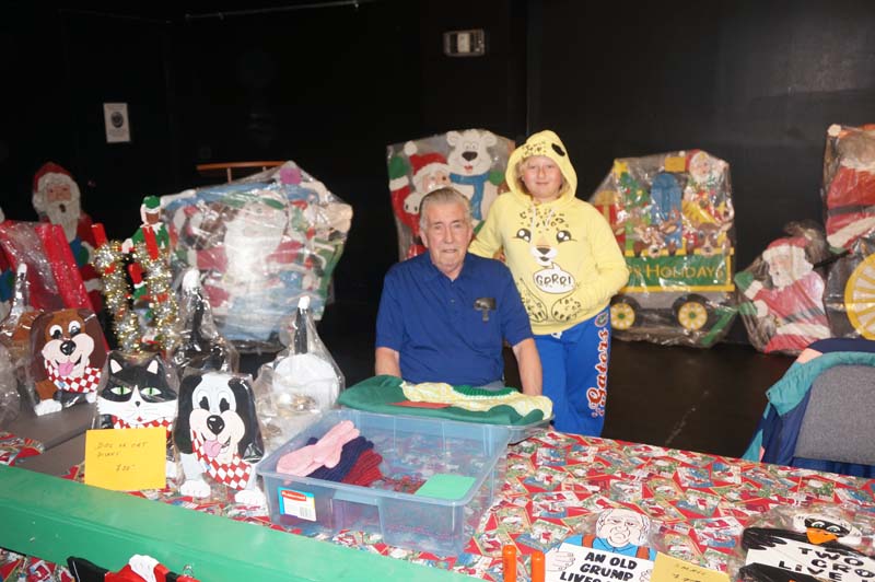 christmas arrives early at the chestermere rec centre_003