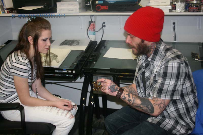 local tattoo shop opens door for youth volunteer_002