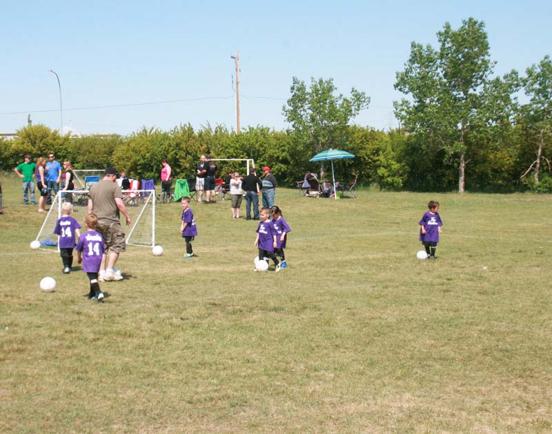 future soccer stars participate in mid season tournament_002