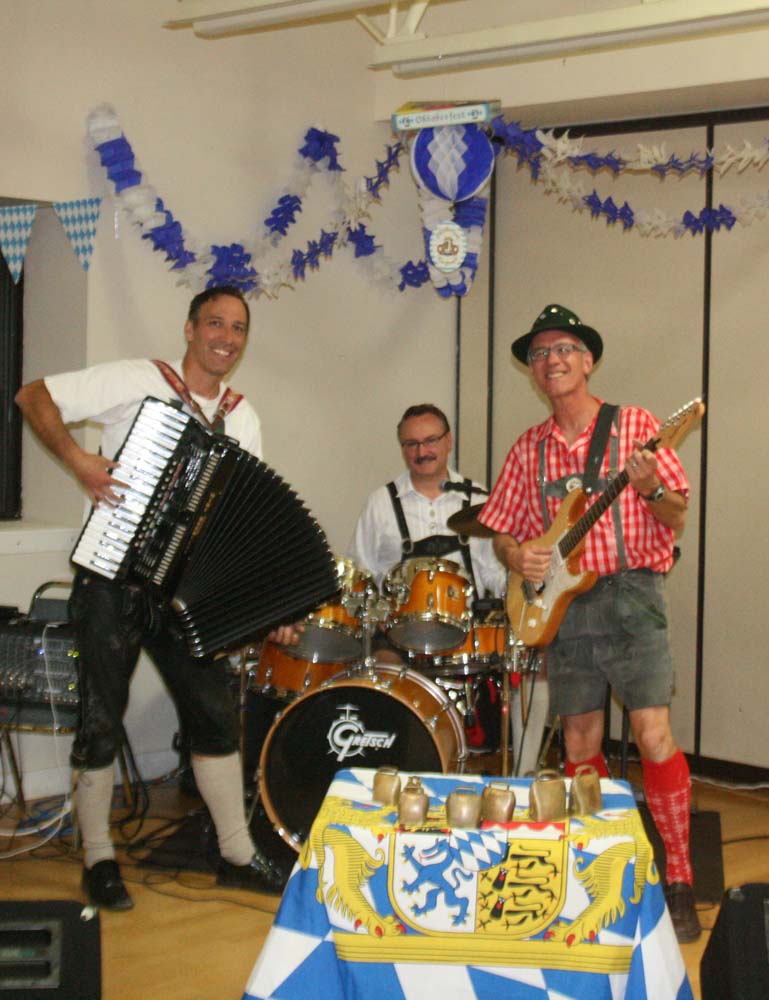 cwl hosts 2nd annual oktoberfest_004