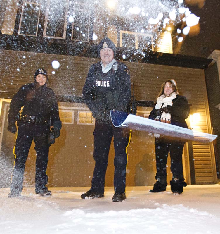 RCMP Shoveling_B1J9998