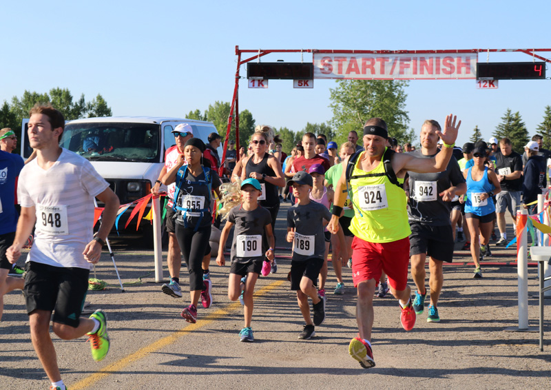 loop 12 km runners starting