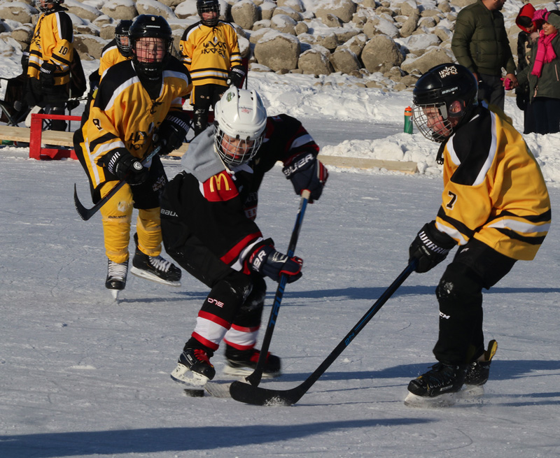 pond hockey recieved overwhelming support for first year pic 2