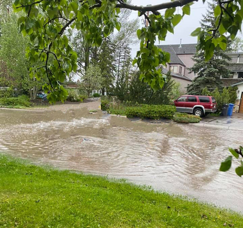 Heavy rainfall leads to flooding in areas of Chestermere chestermere flood1