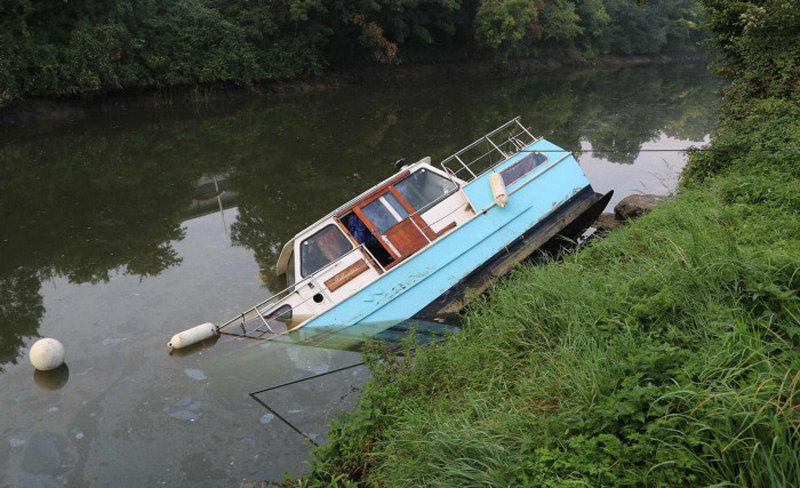 Chestermirror boat